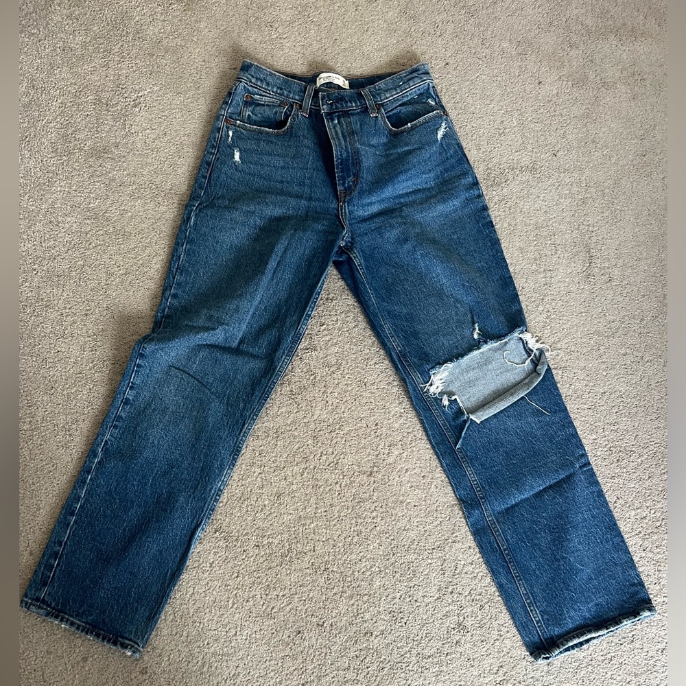 Abercrombie 90’s straight ultra high rise size 6/28.